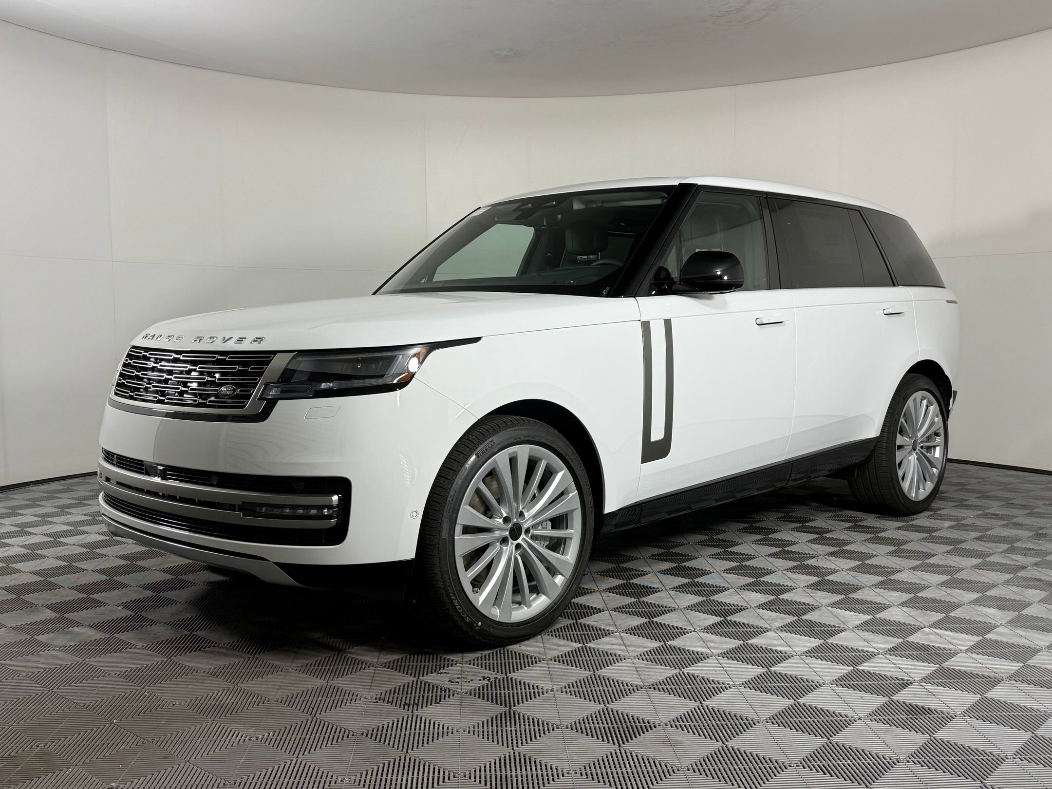 2026 Land Rover Range Rover Long Wheelbase SE