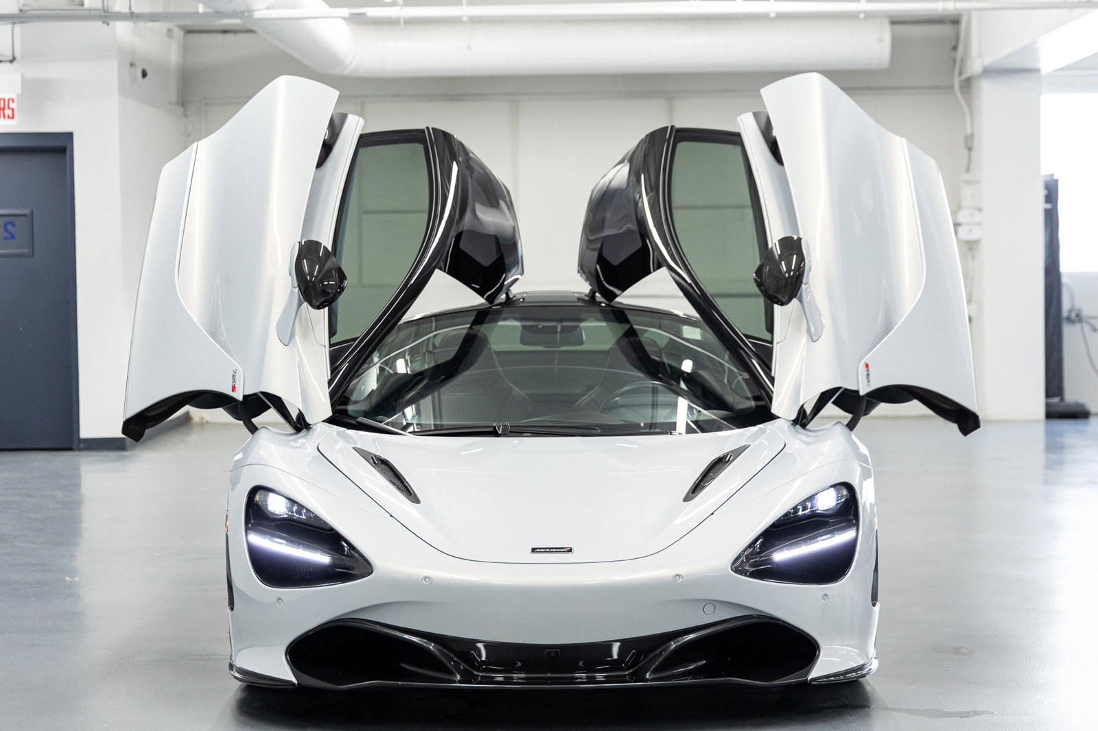 Used 2018 McLaren 720S photo 11