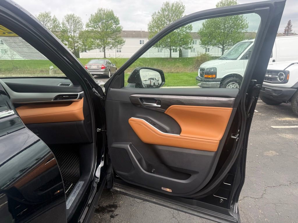 2025 Toyota Highlander Platinum