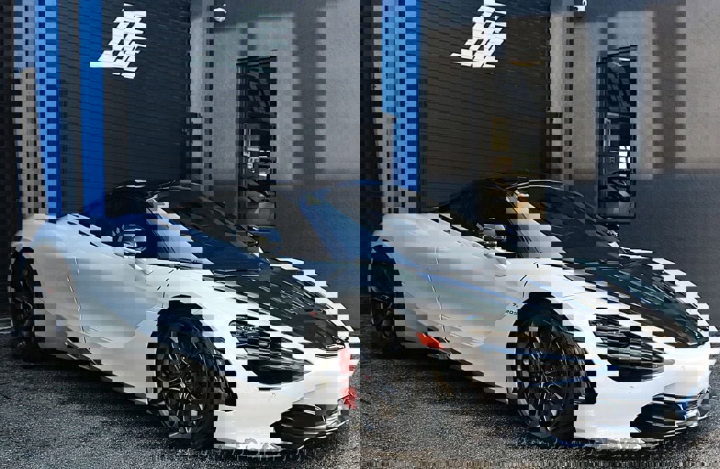 Used 2018 McLaren 720S Luxury photo 3