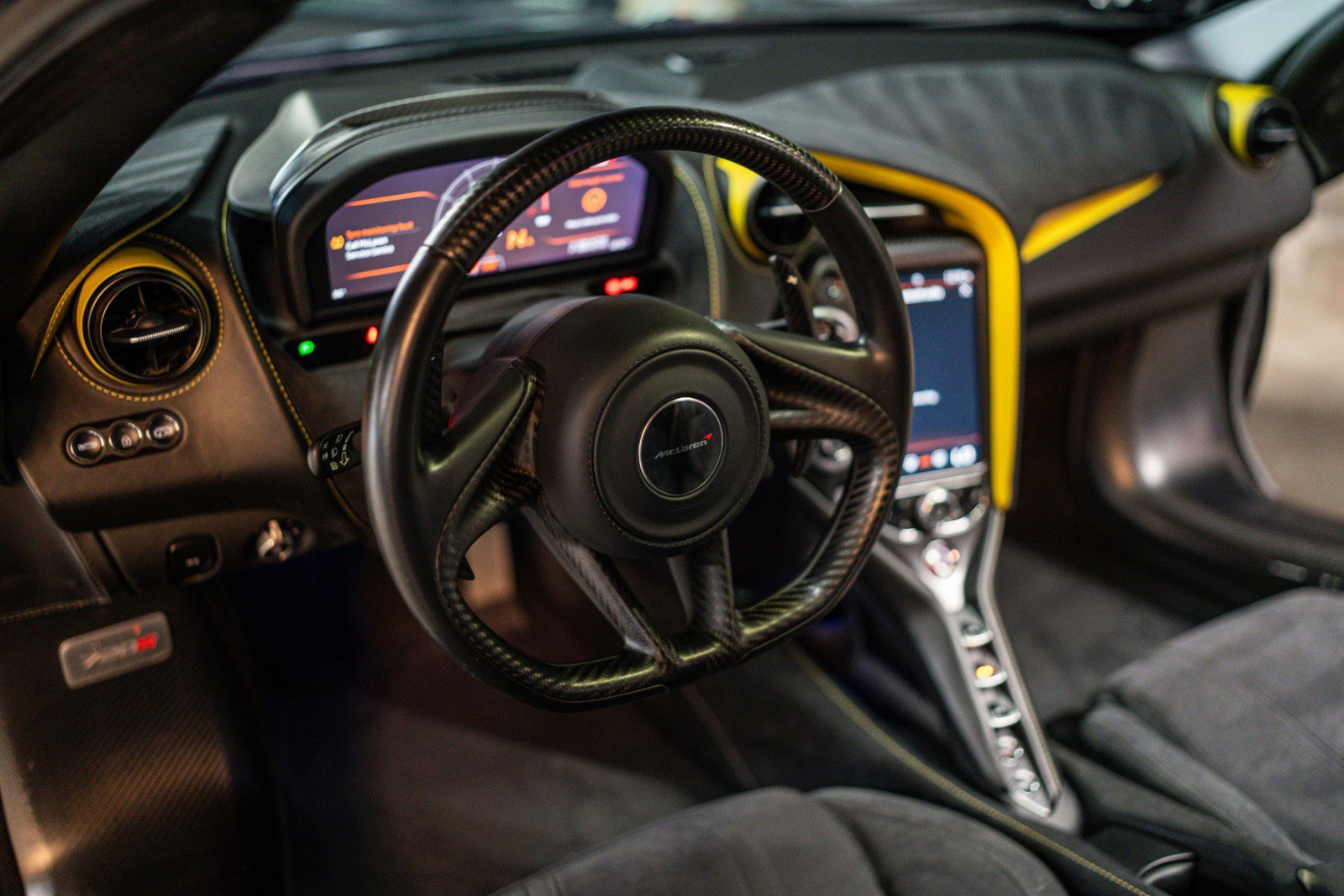 Used 2018 McLaren 720S photo 10