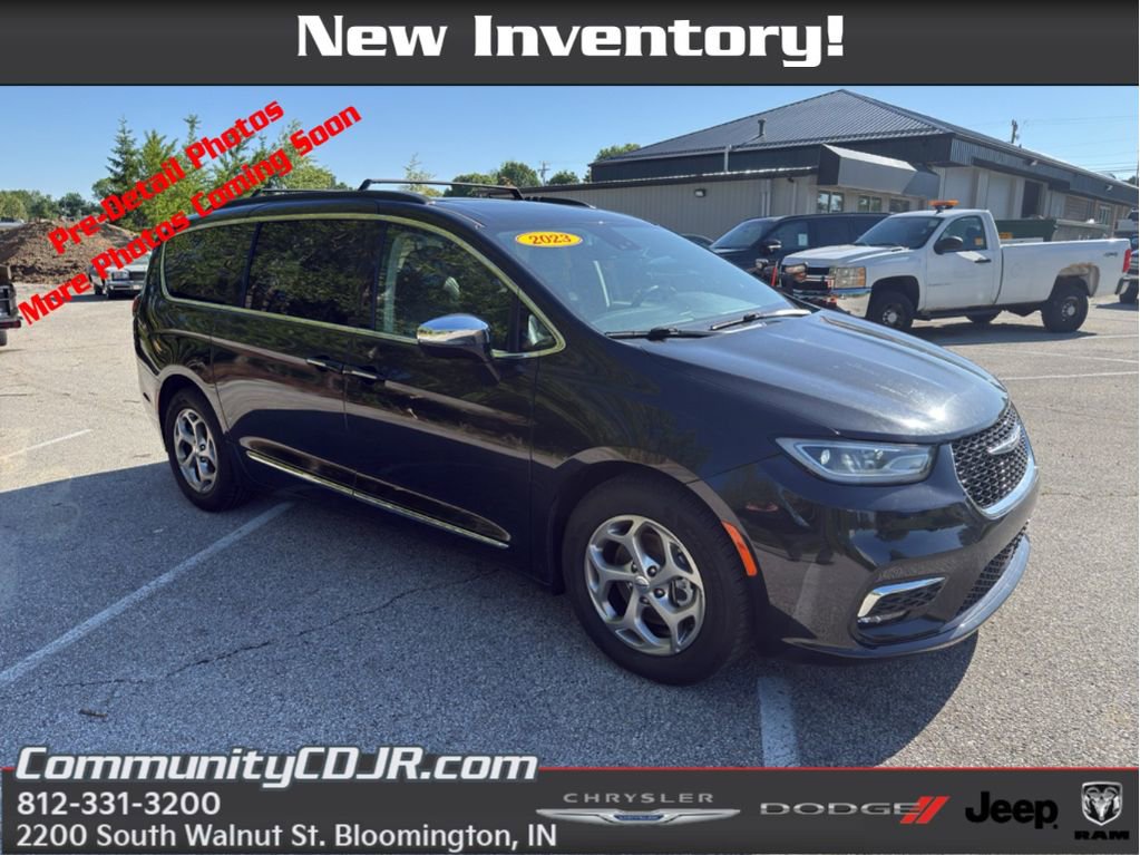 Used 2023 Chrysler Pacifica Limited