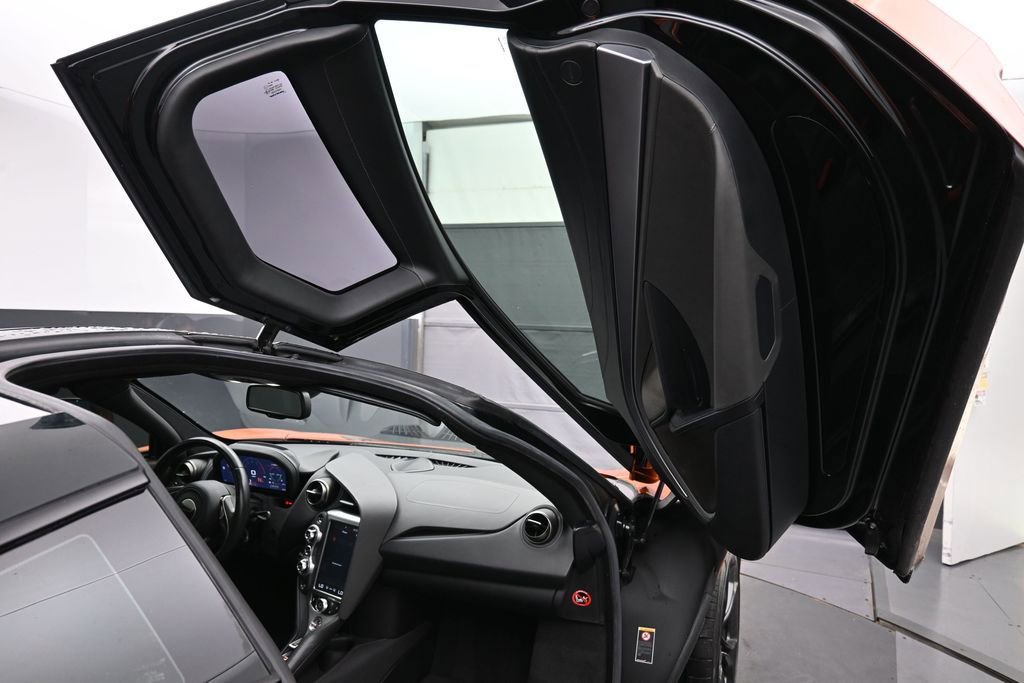 Used 2019 McLaren 720S Luxury photo 28