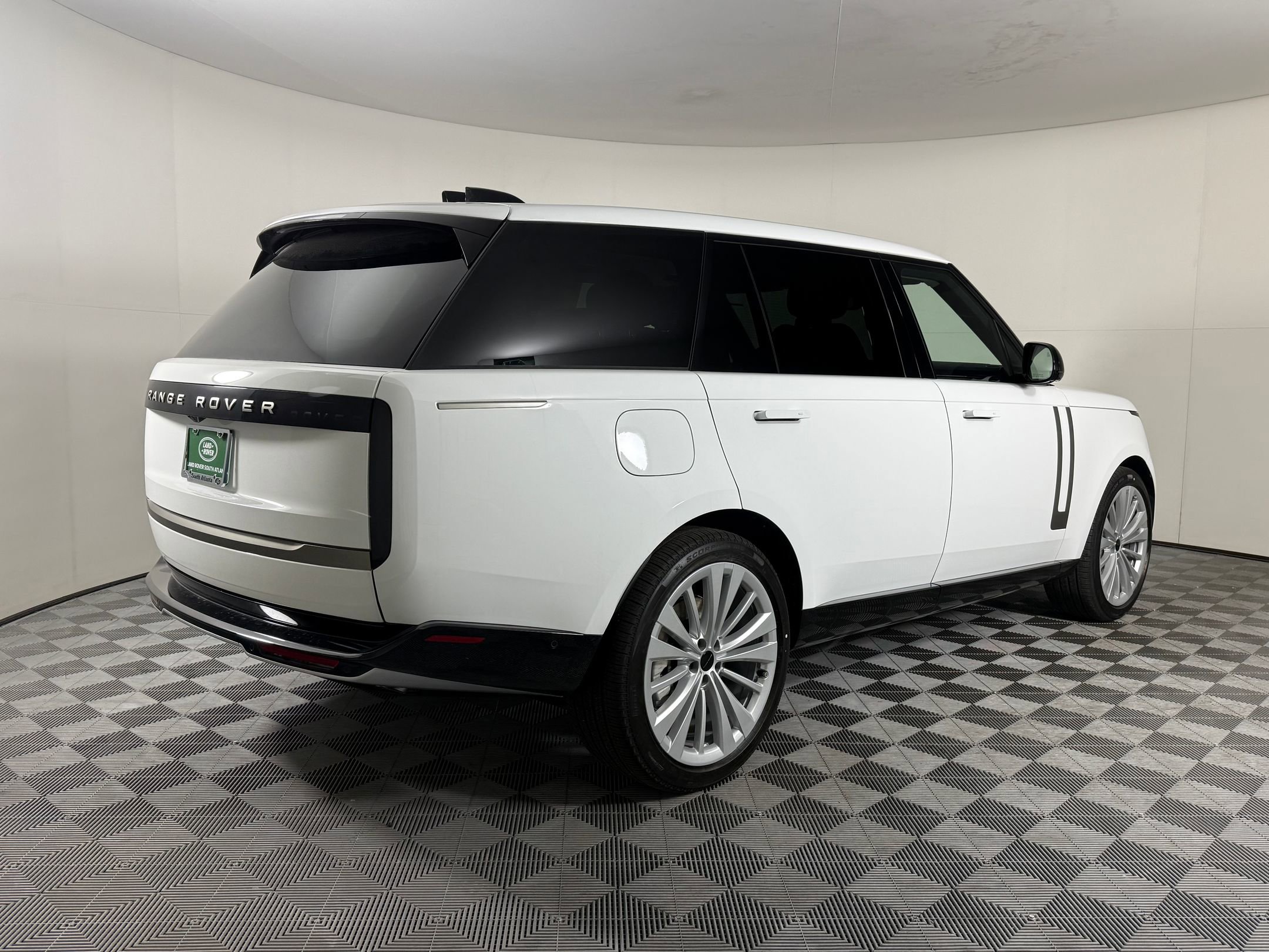 2026 Land Rover Range Rover Long Wheelbase SE