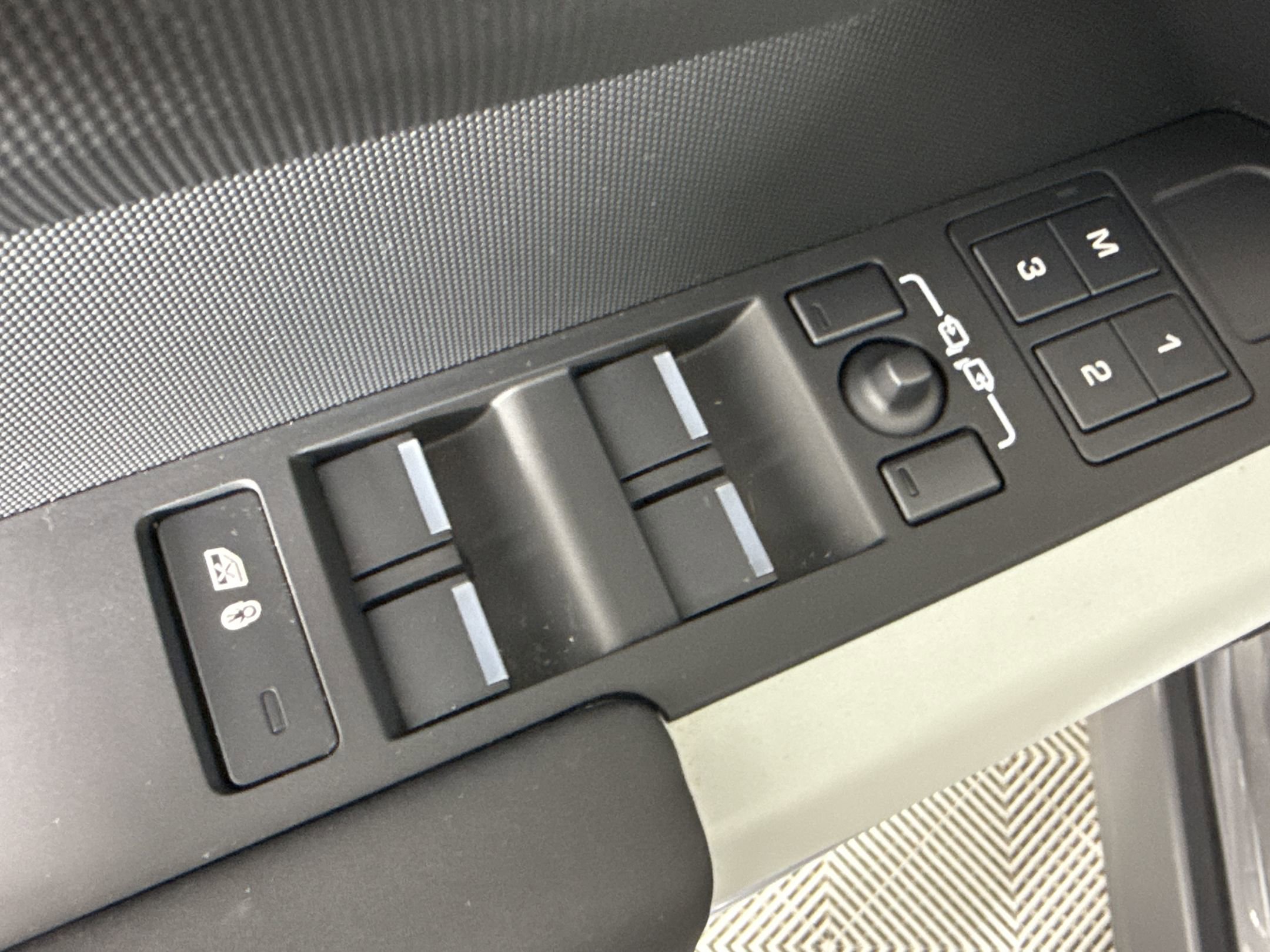 2024 Land Rover Defender 110 S