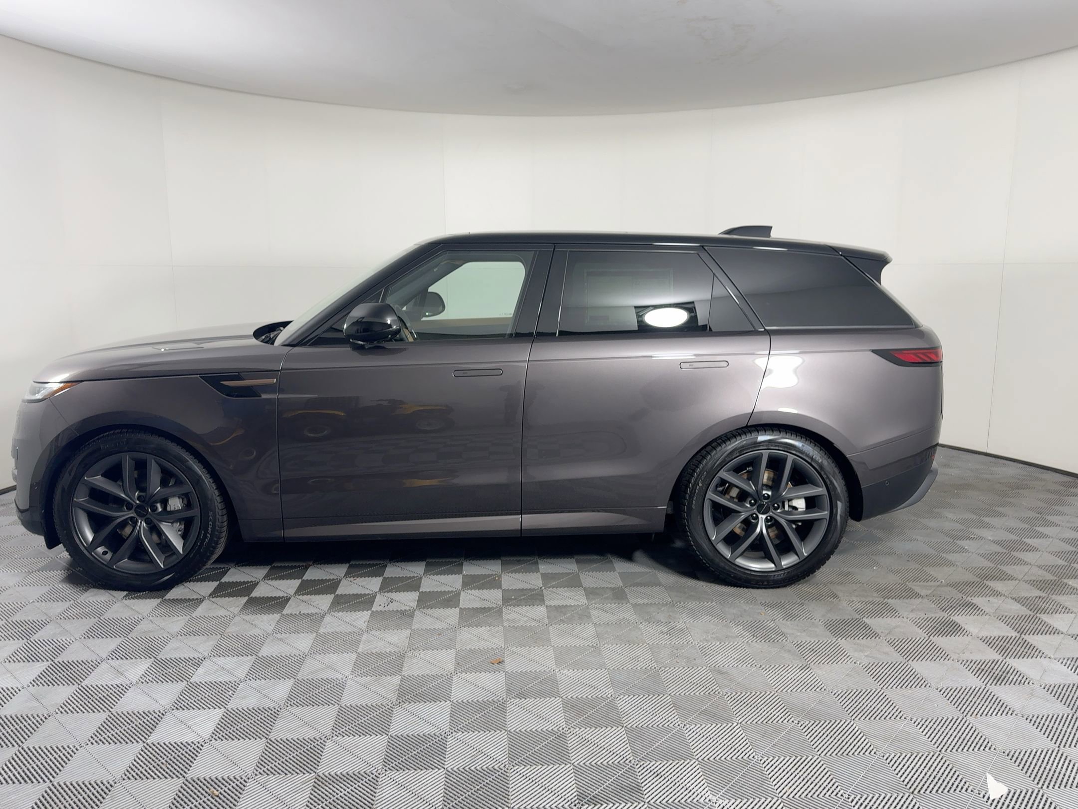 2026 Land Rover Range Rover Sport SE