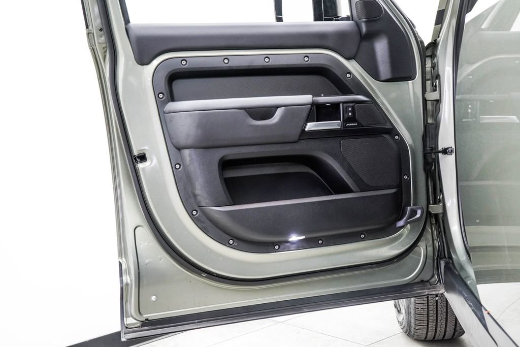 2025 Land Rover Defender 110 S