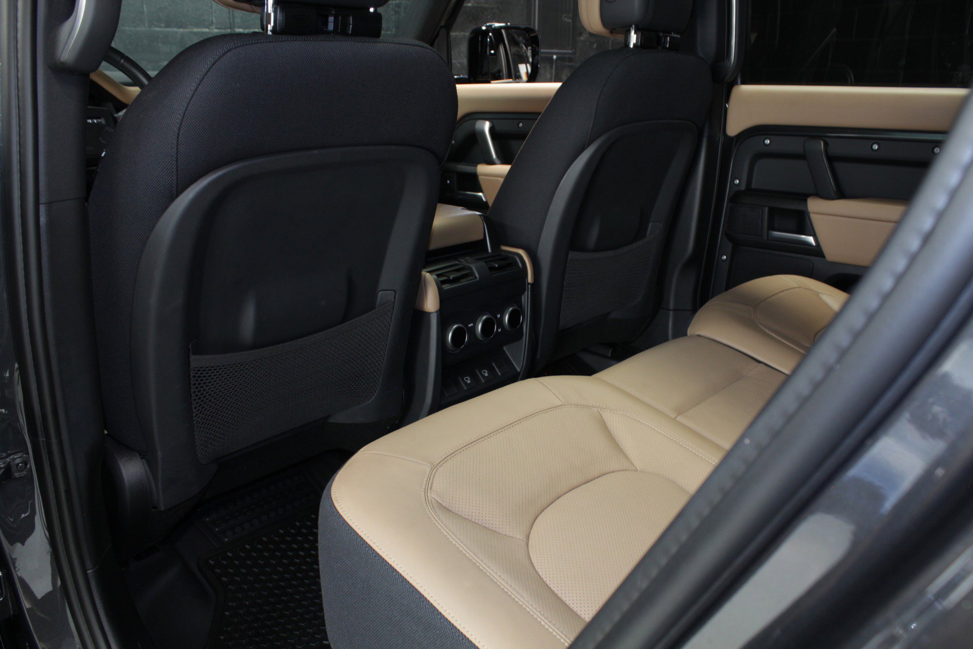 2025 Land Rover Defender 110 V8