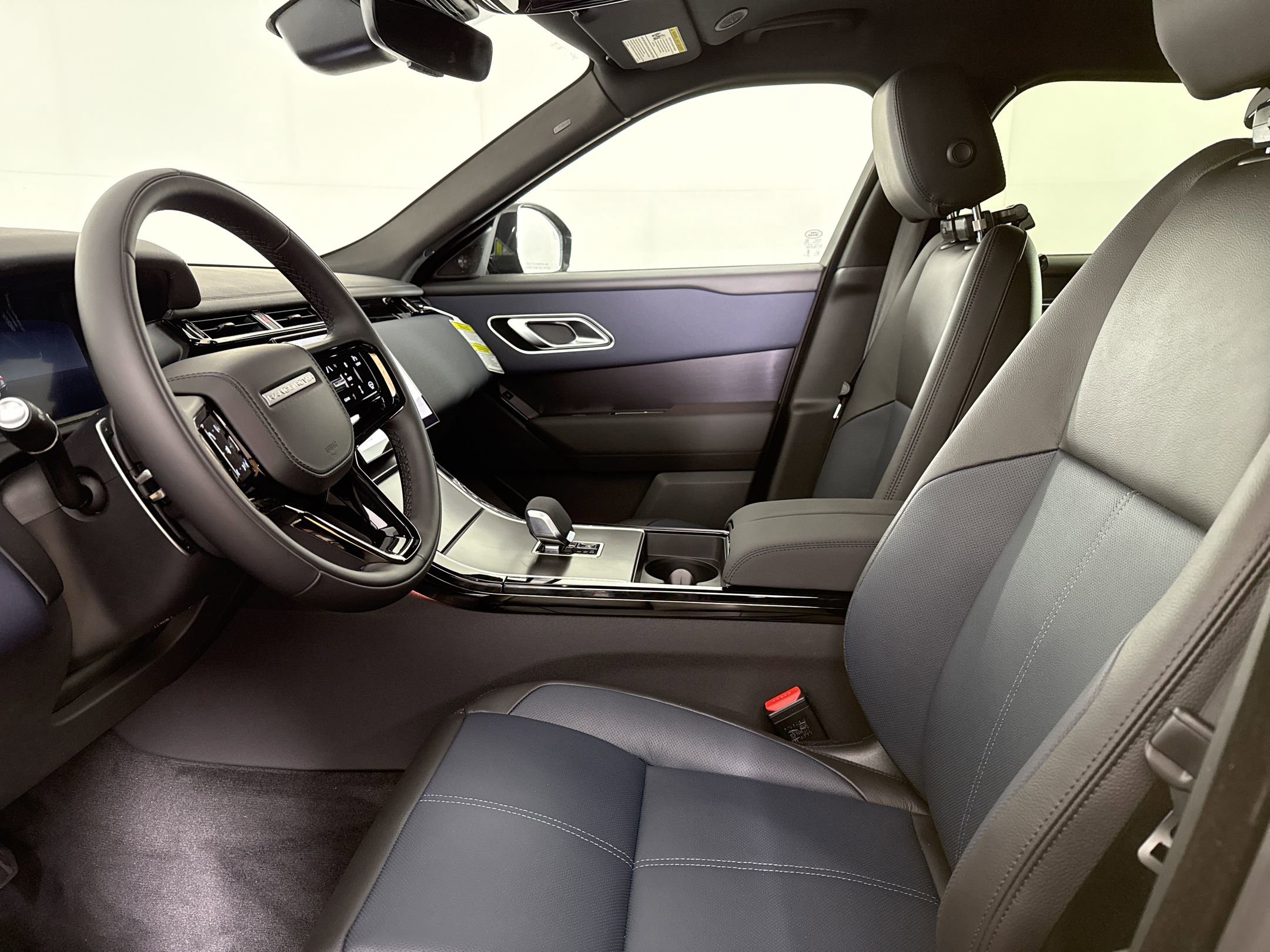 2026 Land Rover Range Rover Velar Dynamic SE