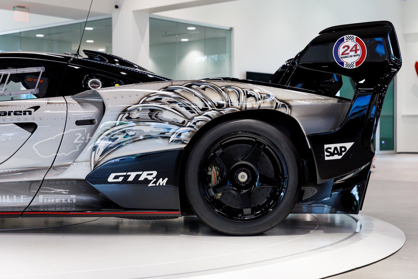Used 2020 McLaren Senna photo 3
