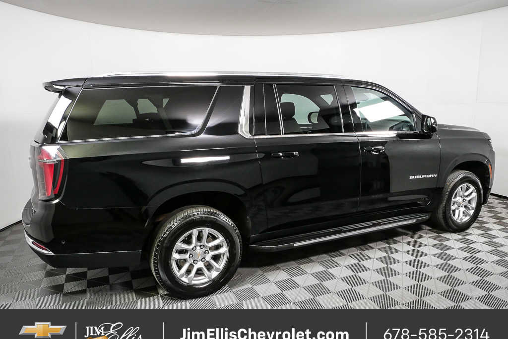 2025 Chevrolet Suburban LT