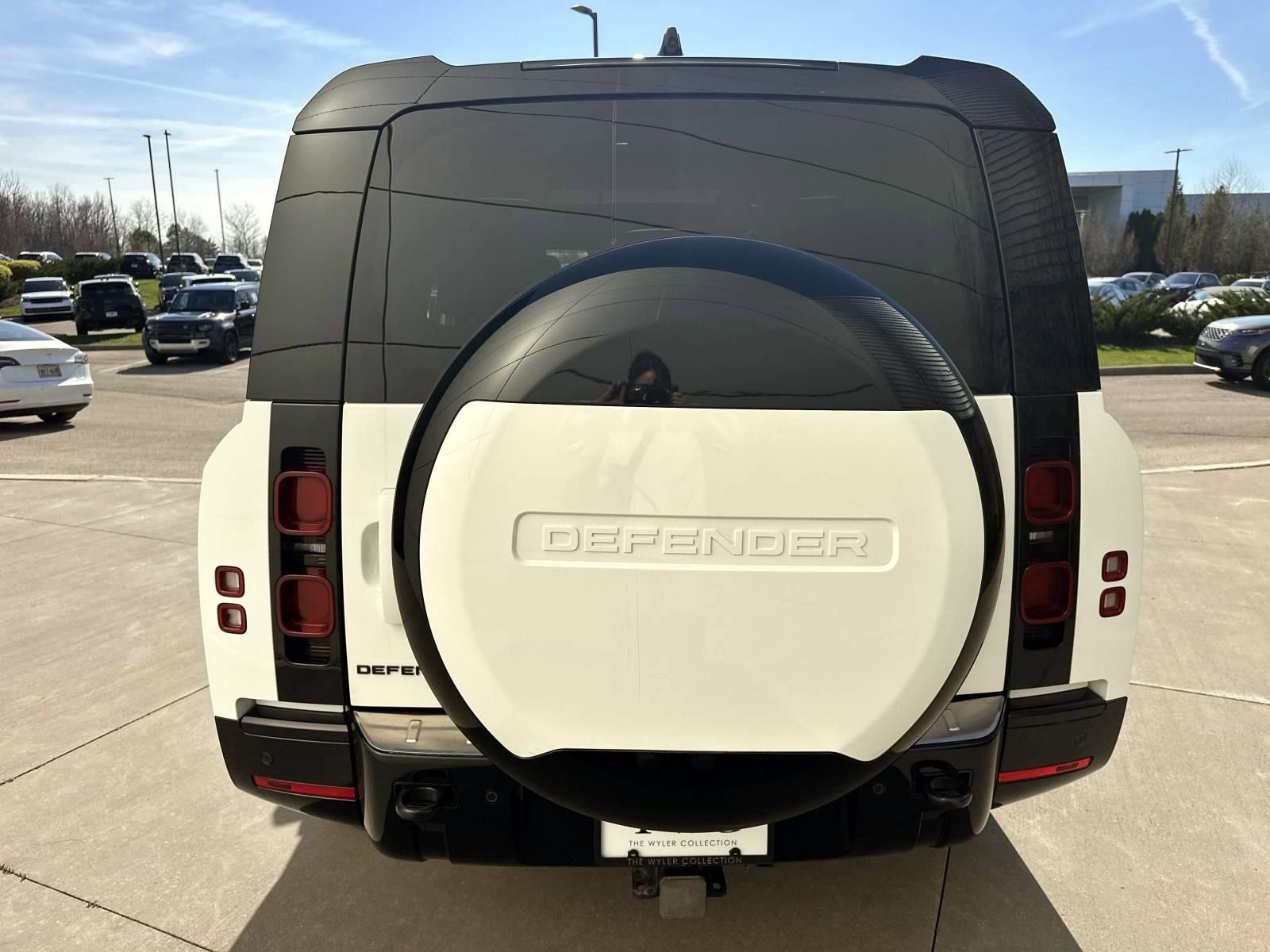 2024 Land Rover Defender 130 X-Dynamic SE