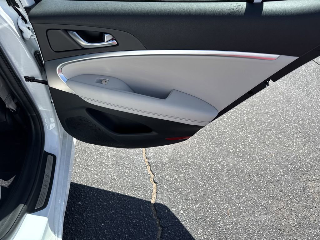 2025 Genesis G70 2.5T