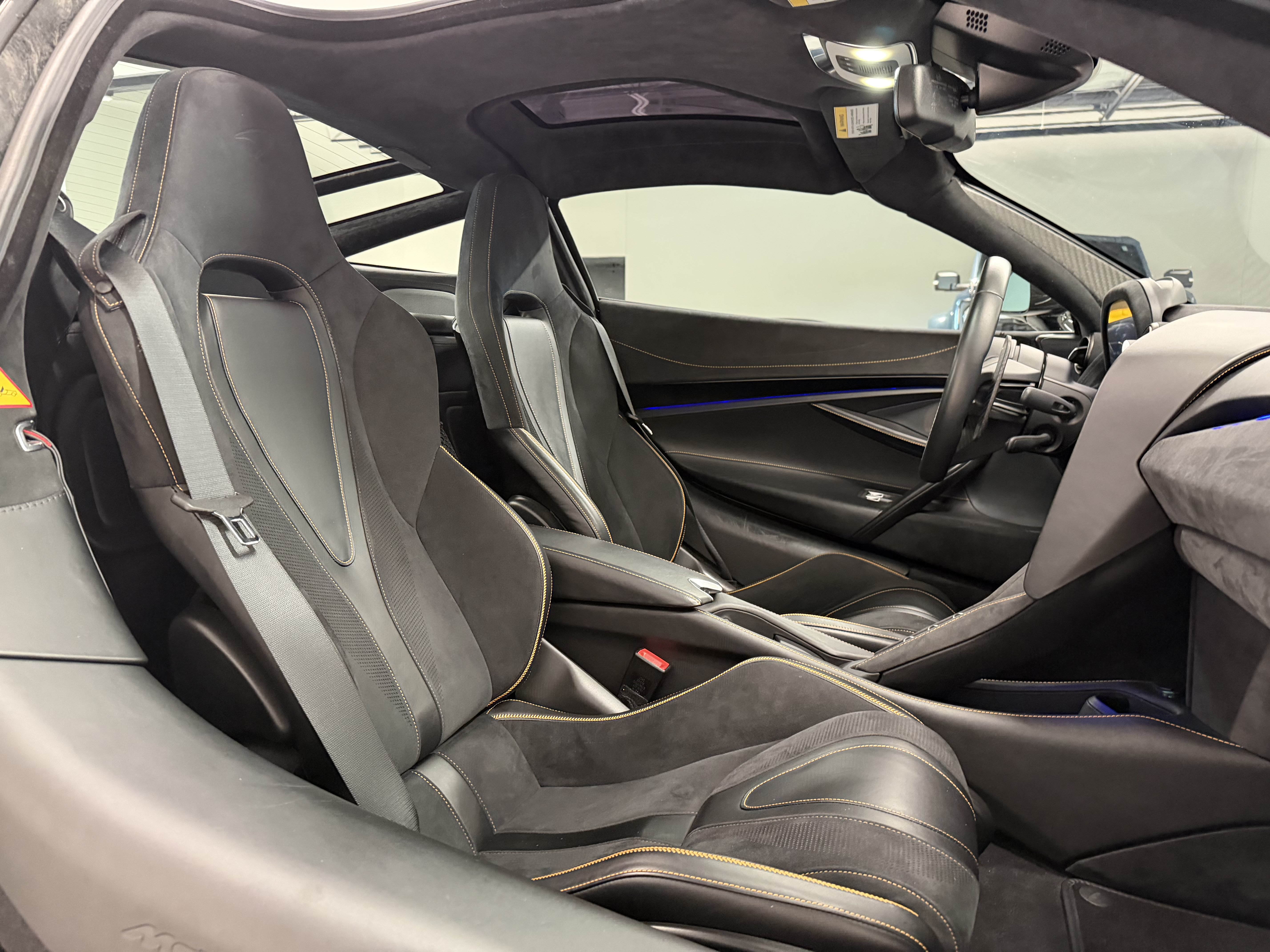 Used 2020 McLaren 720S Performance photo 18