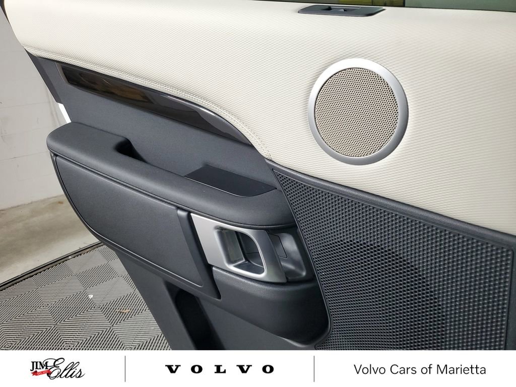 2023 Land Rover Discovery Metropolitan Edition