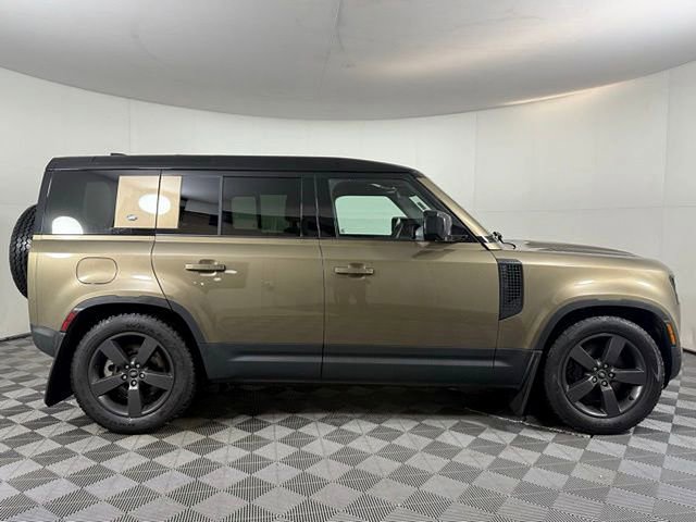 2024 Land Rover Defender 110 SE
