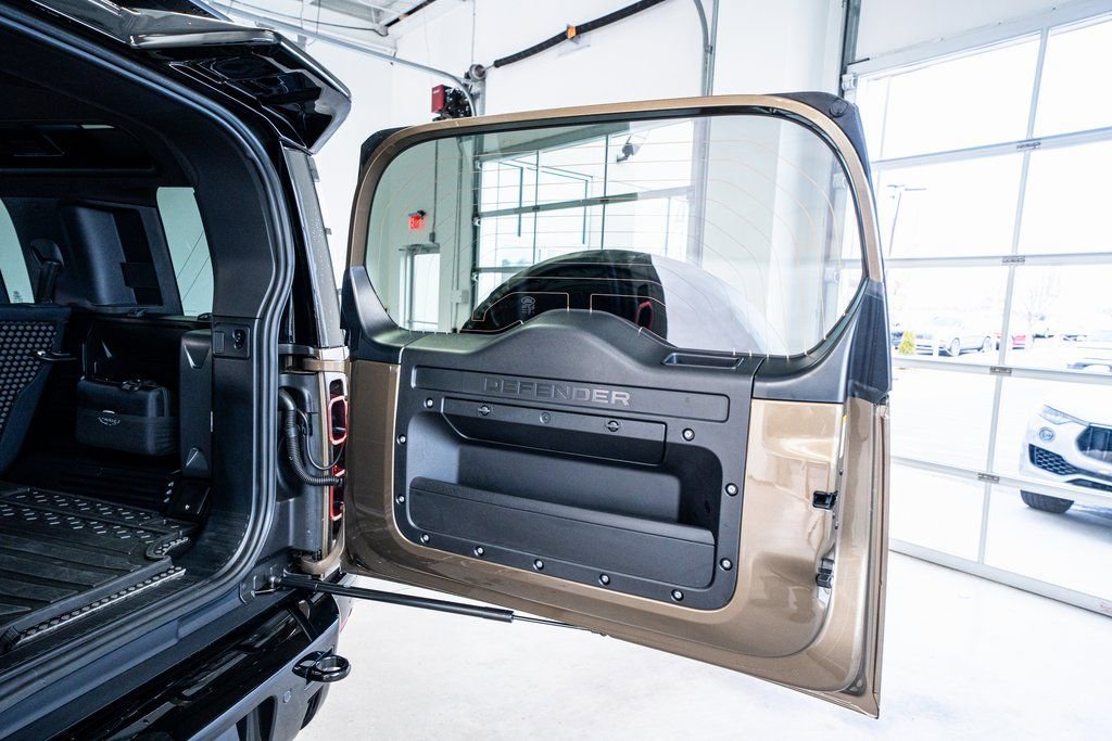 2025 Land Rover Defender 110 X
