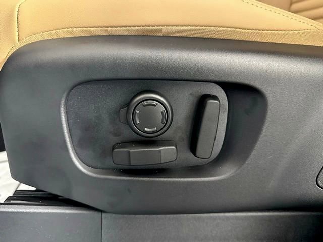 2025 Land Rover Discovery Dynamic SE