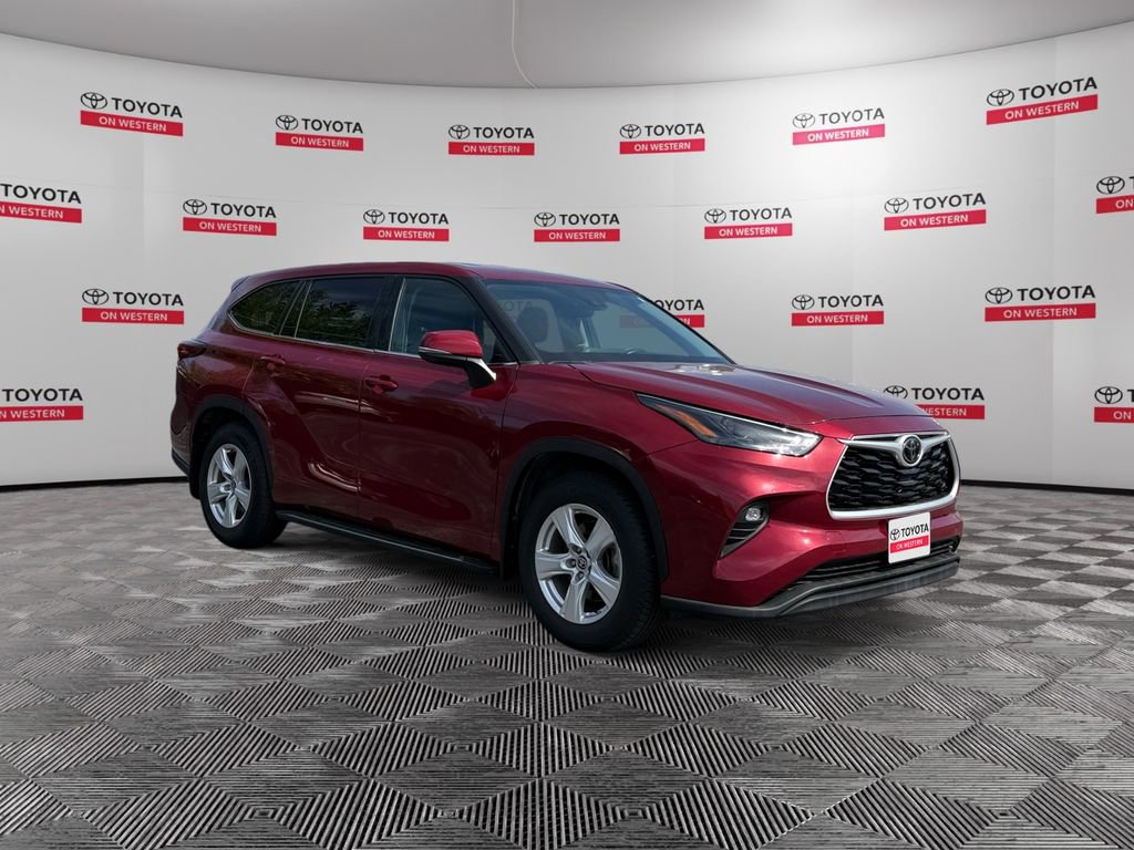 Used 2022 Toyota Highlander LE
