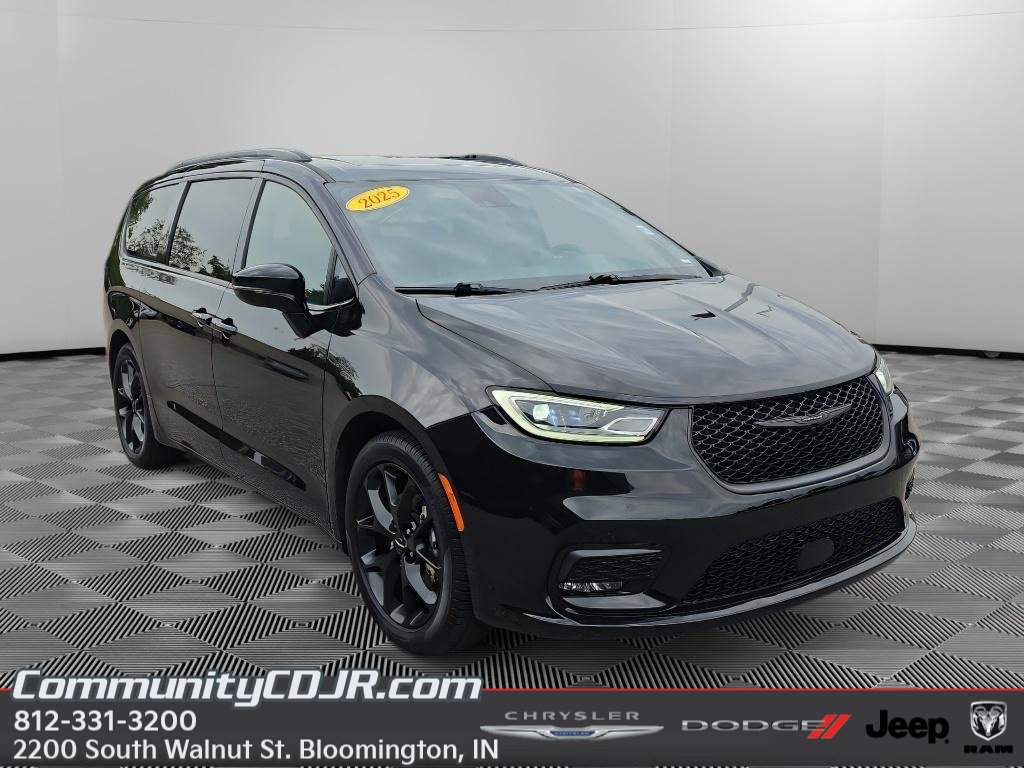 Used 2025 Chrysler Pacifica Limited