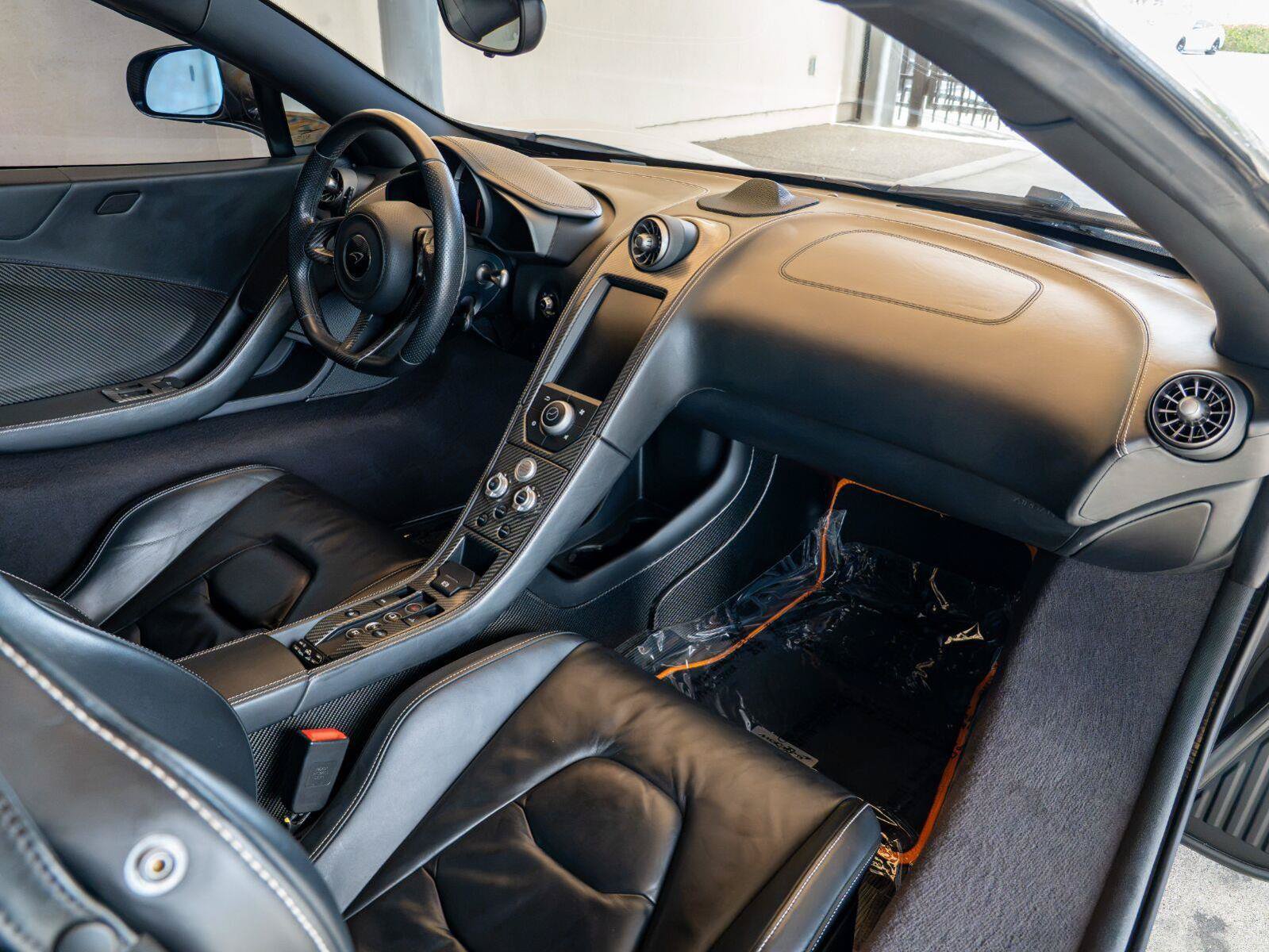 Used 2016 McLaren 675LT Spider photo 21