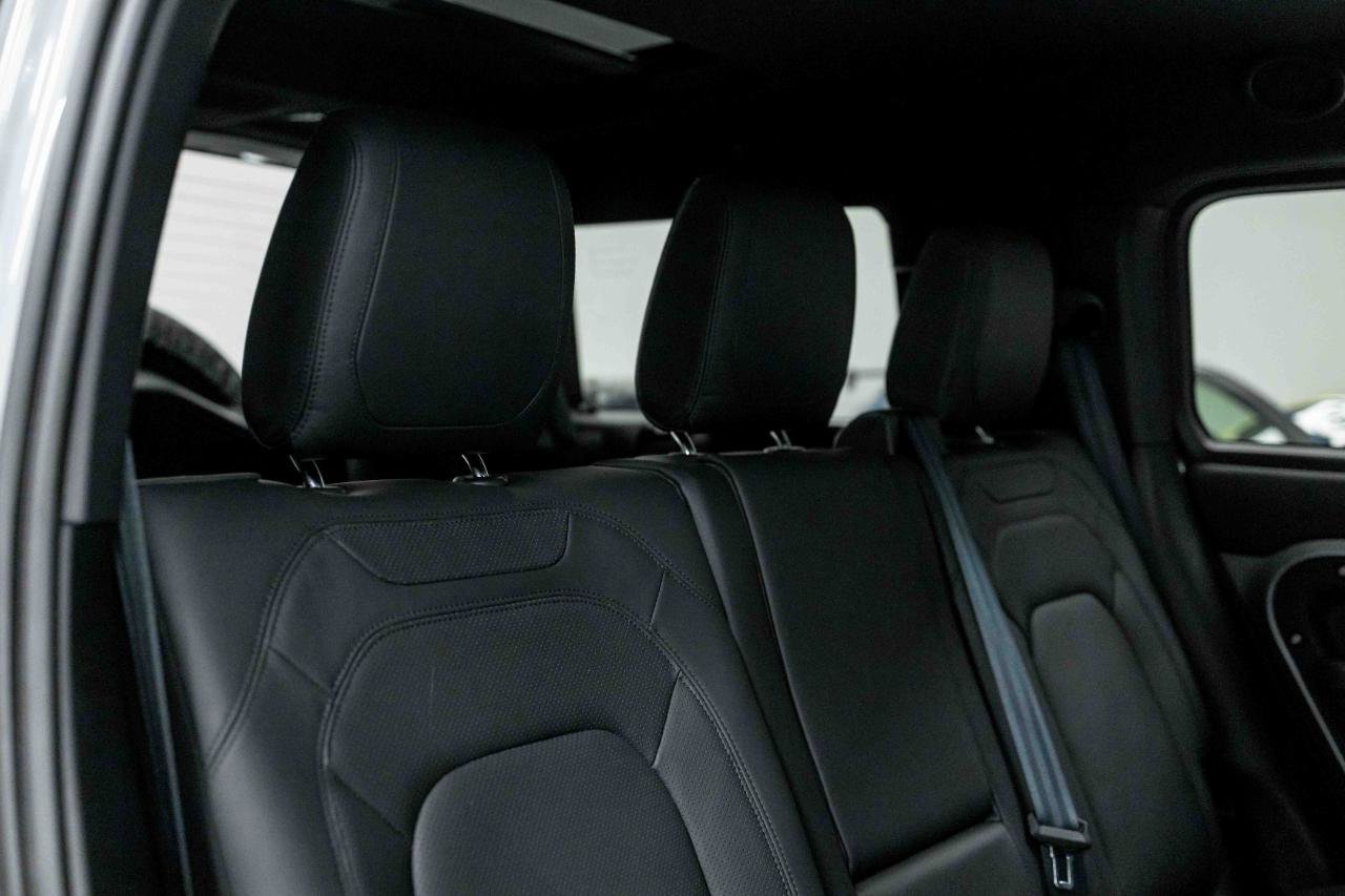 2023 Land Rover Defender 130 SE