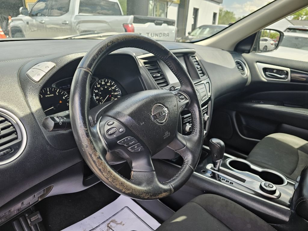 2020 Nissan Pathfinder SV