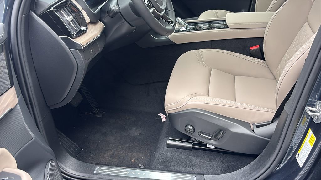 2026 Volvo Xc90 B6 Plus