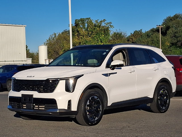 Used 2024 Kia Sorento S w/ Panoramic Sunroof Package