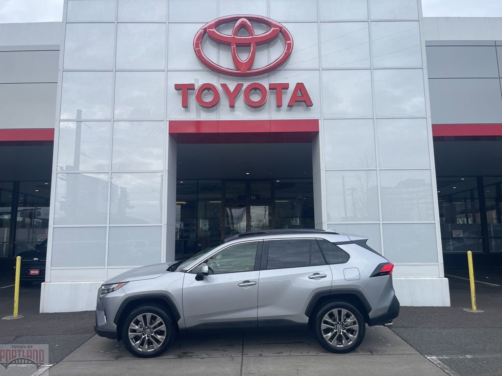 2025 Toyota RAV4 XLE Premium