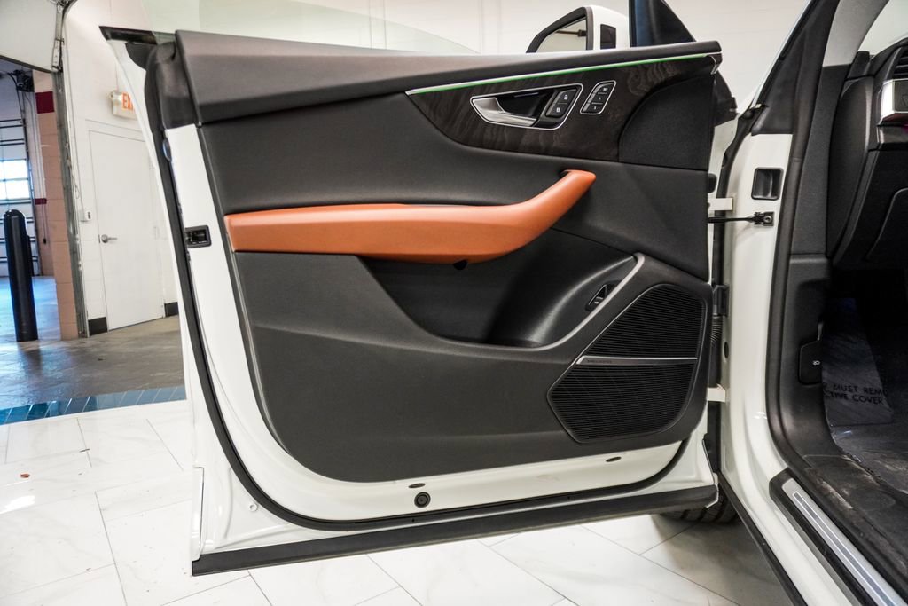 2022 Audi Q8 Premium Plus