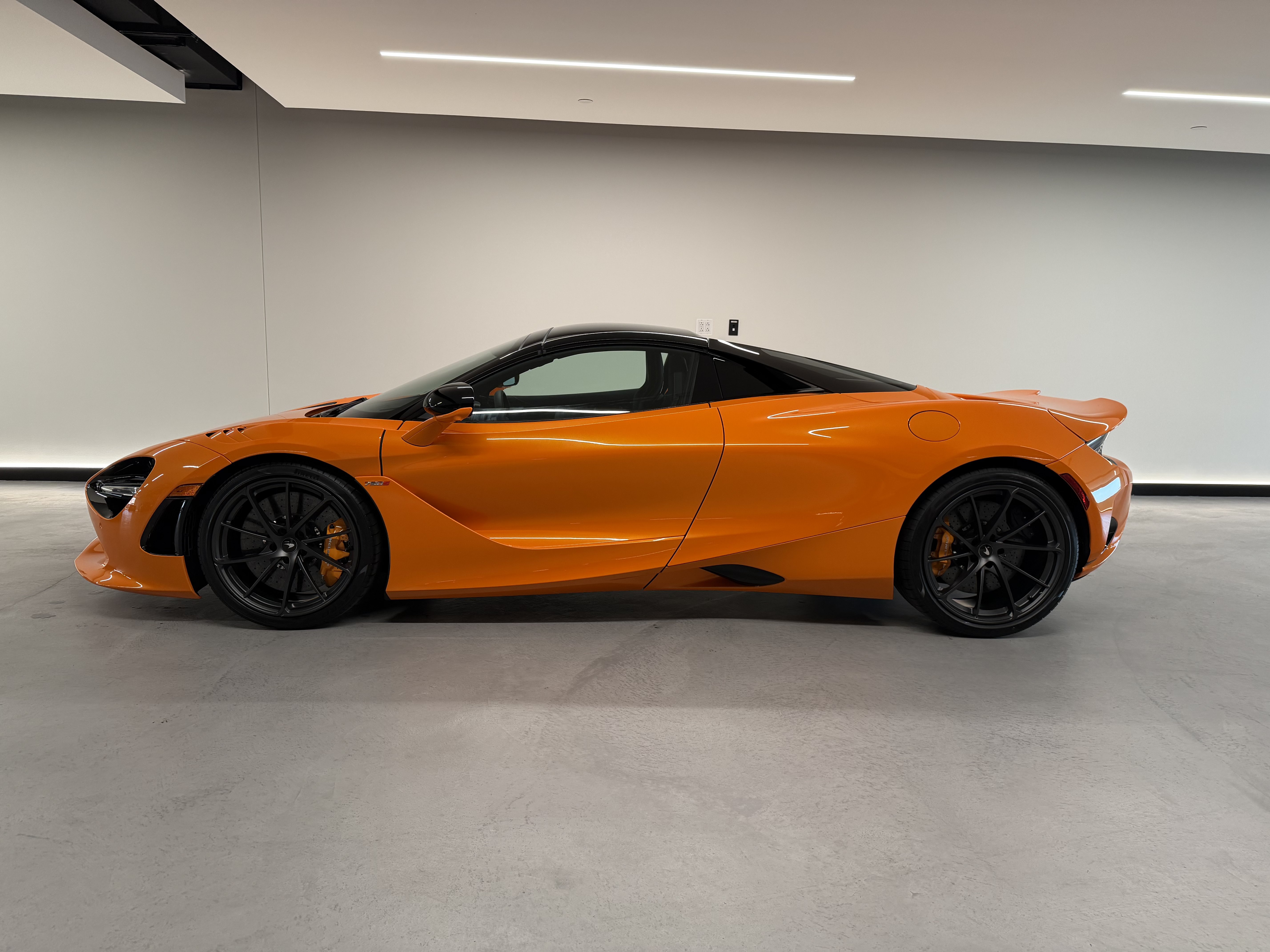 Used 2027 McLaren 750S Spider 2