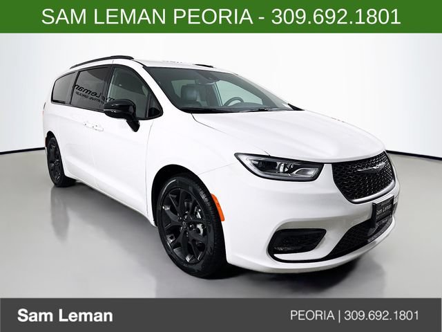 New 2026 Chrysler Pacifica Select w/ S Appearance Package