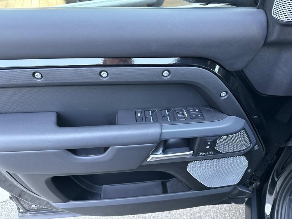 2023 Land Rover Defender 130 X-Dynamic SE