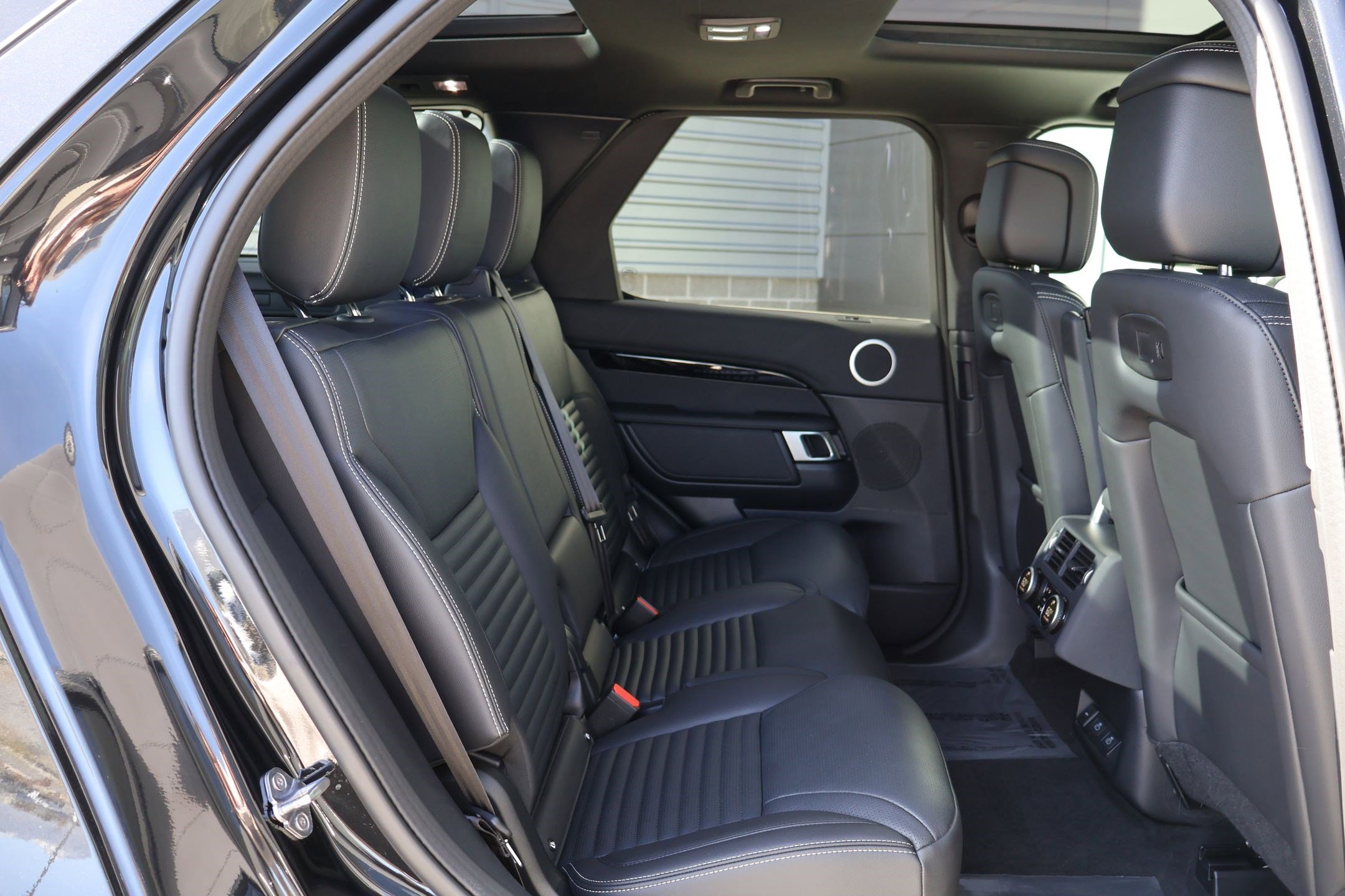 2025 Land Rover Discovery S