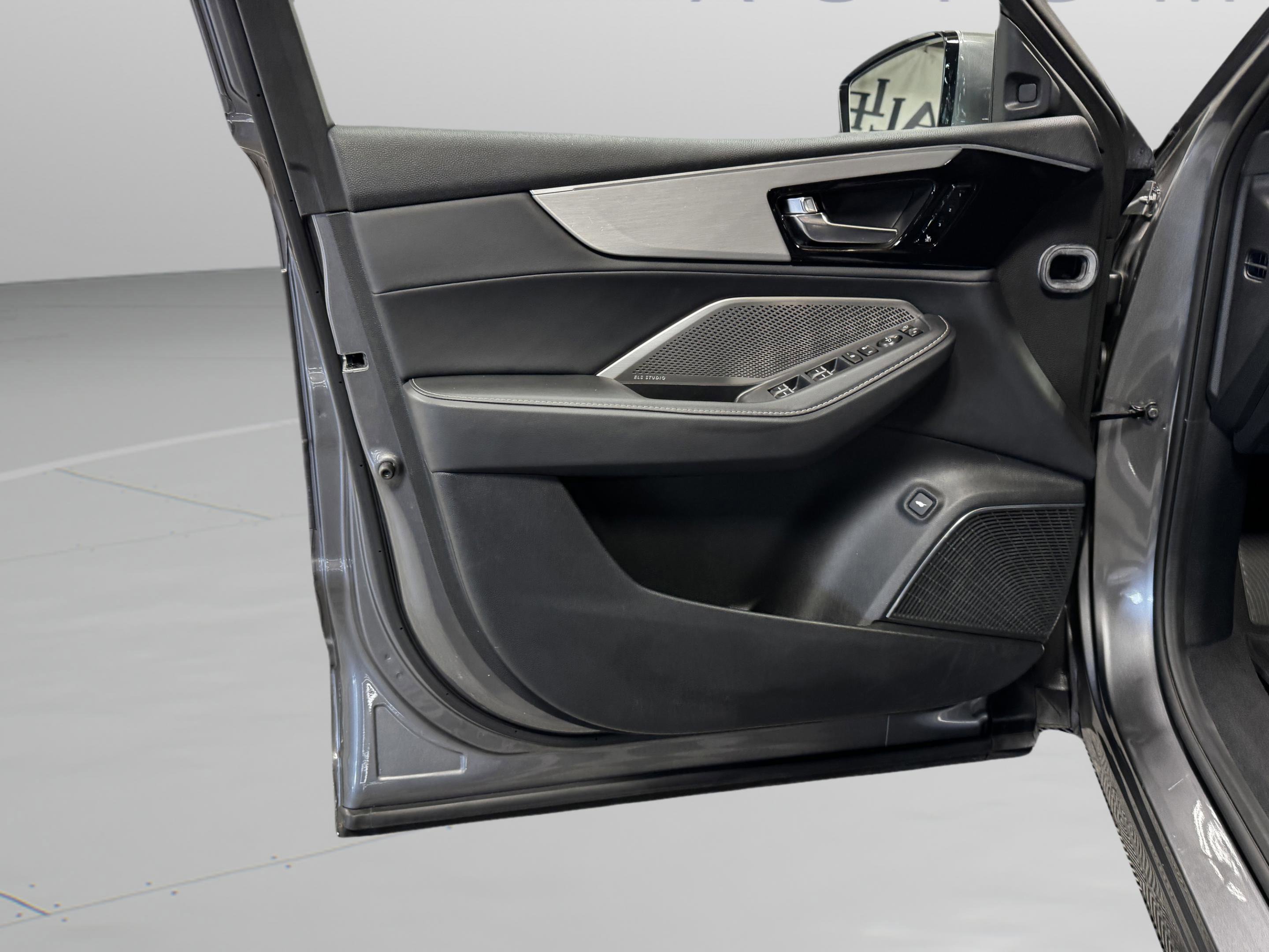 2023 Acura MDX FWD w/ Technology Package