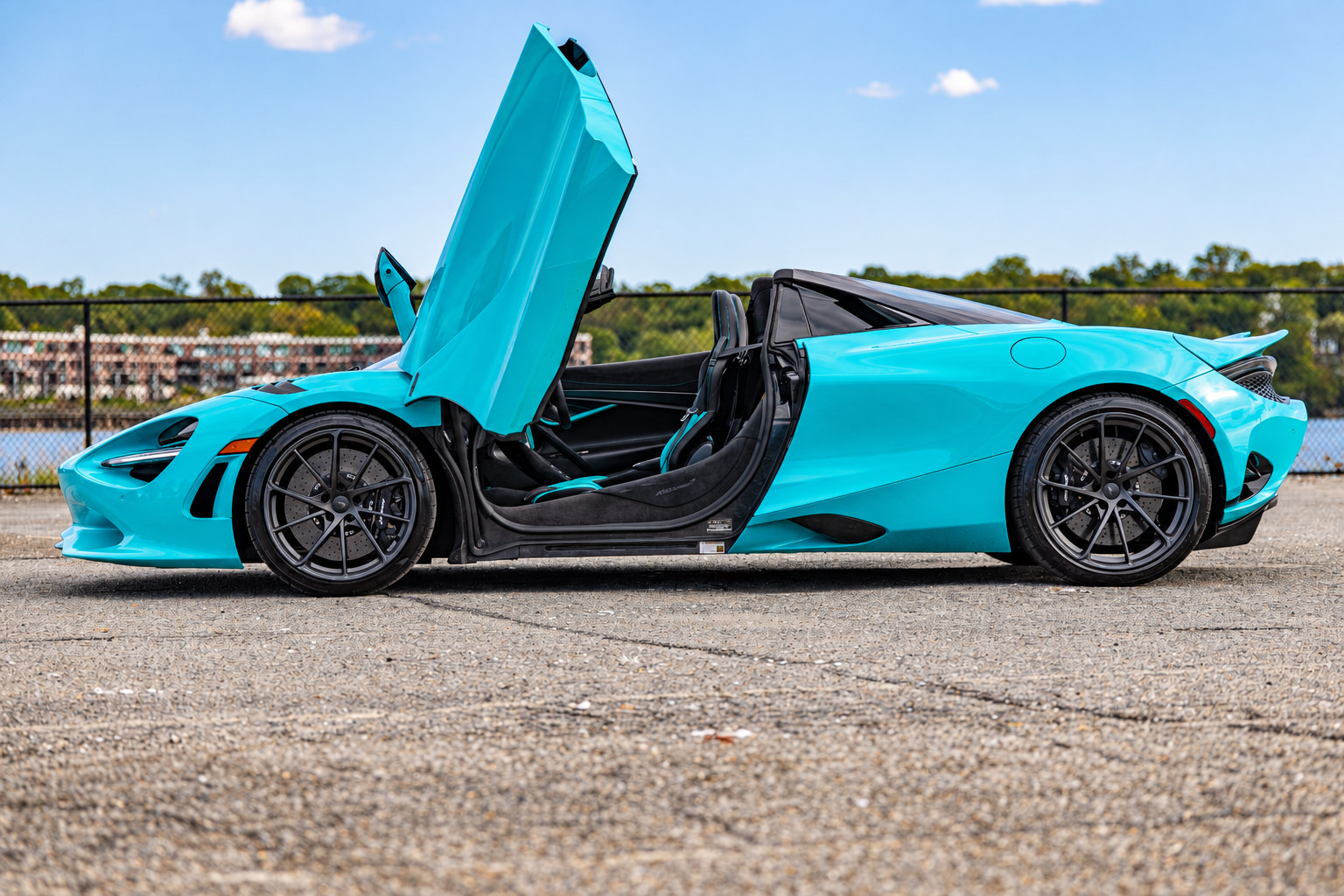 Used 2027 McLaren 750S Spider photo 38