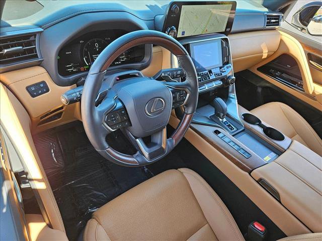 2025 Lexus LX 700h Luxury