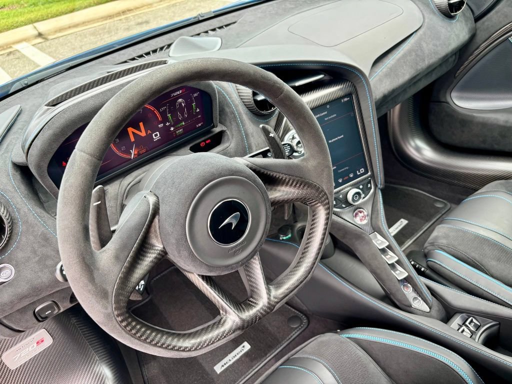 Used 2022 McLaren 720S Spider photo 18