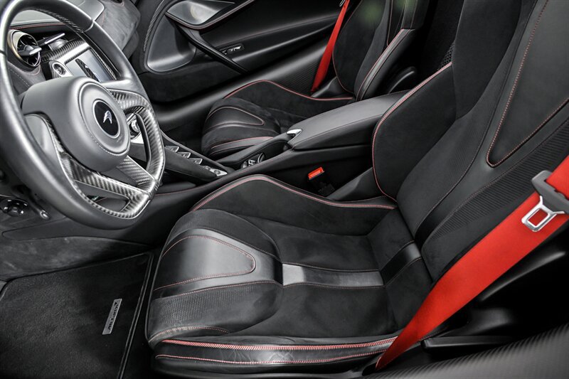 Used 2021 McLaren 720S Performance photo 21