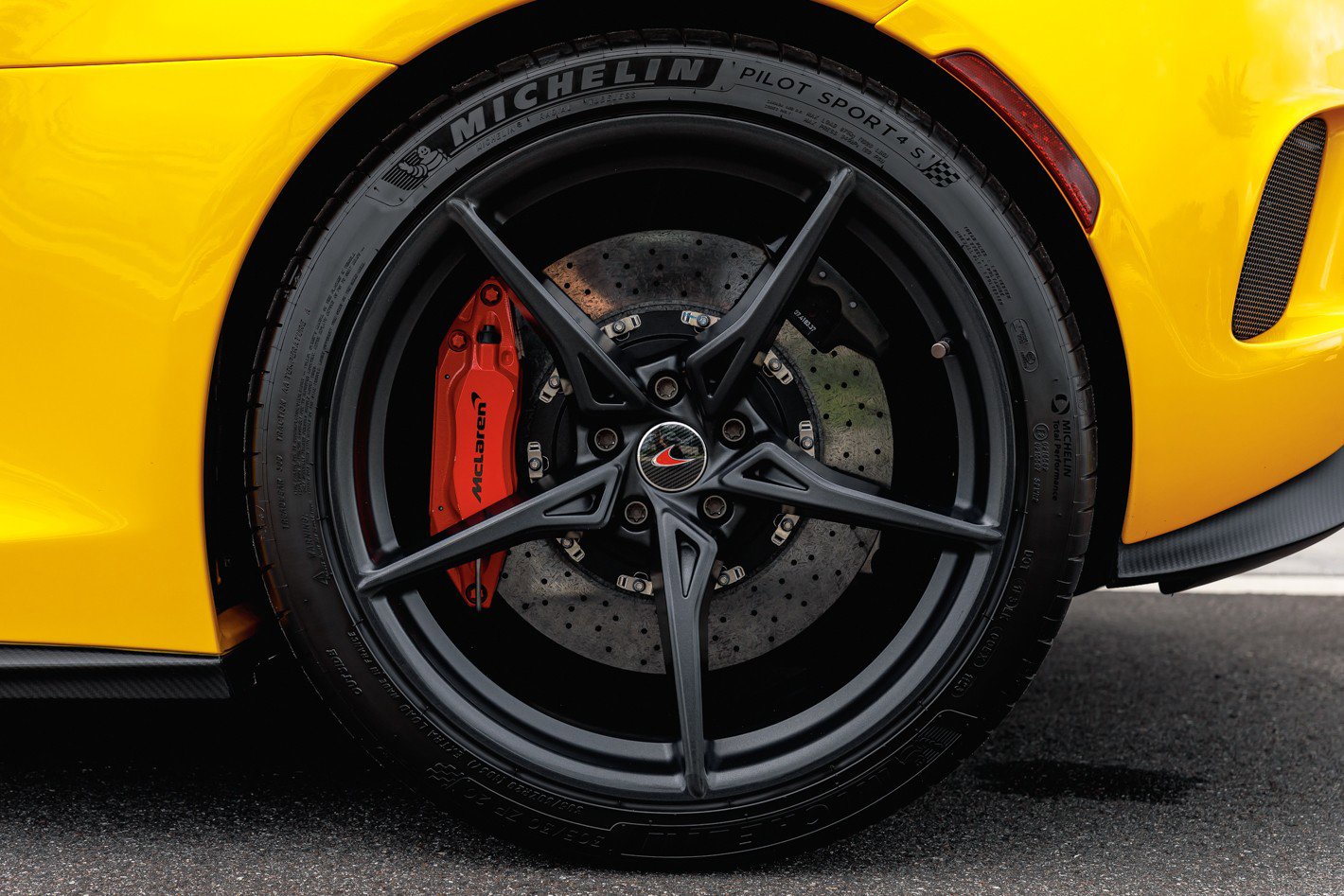 Used 2016 McLaren 675LT Coupe photo 16