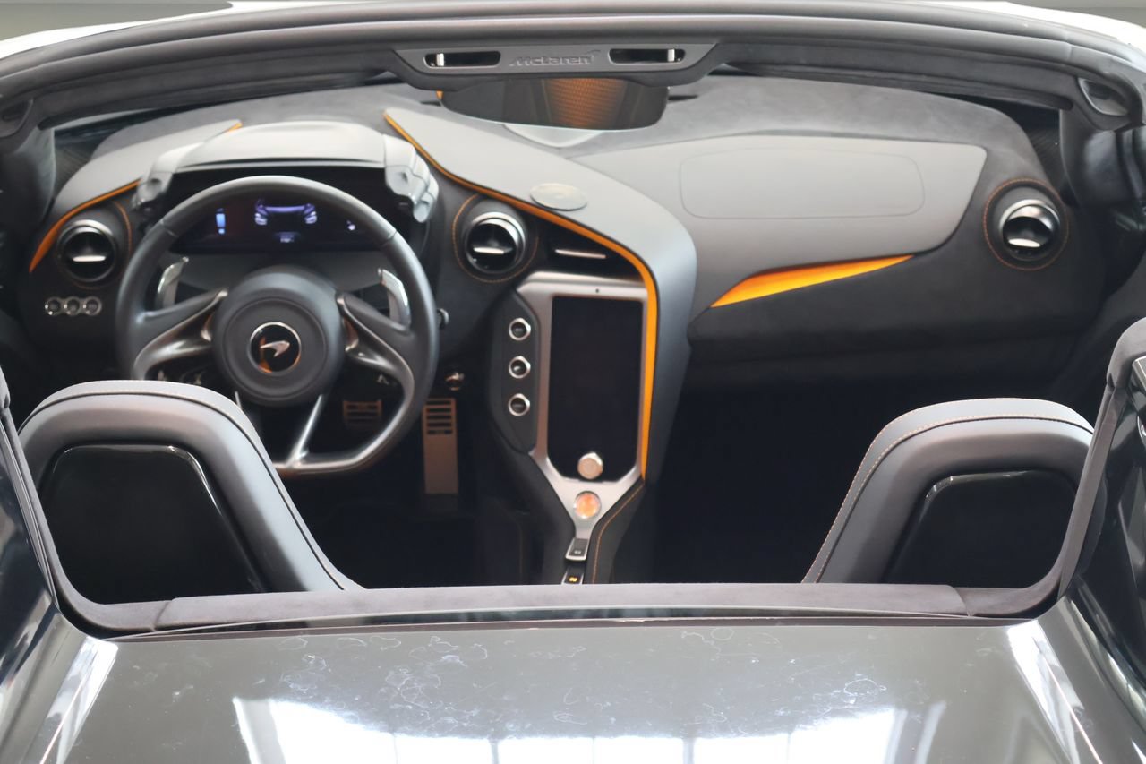 Used 2025 McLaren 750S Spider photo 16