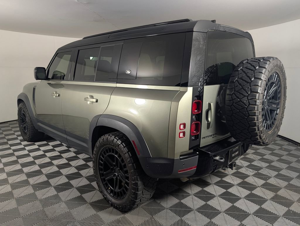 2022 Land Rover Defender 110 SE