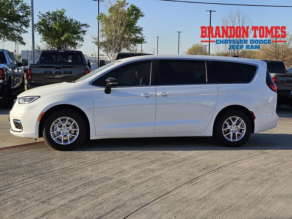 New 2026 Chrysler Pacifica Select