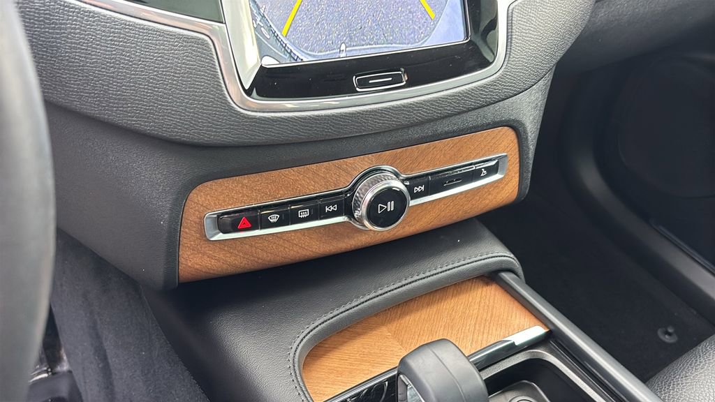 2023 Volvo Xc90 B6 Plus