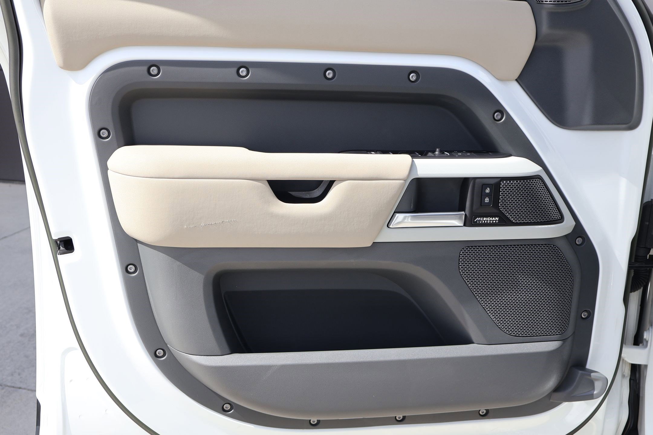 2023 Land Rover Defender 110 X-Dynamic SE