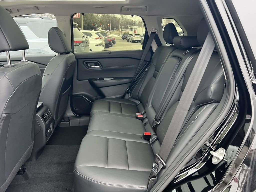 2025 Nissan Rogue SL