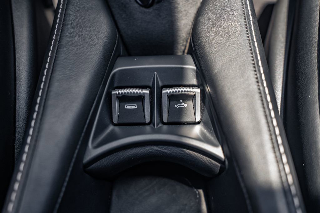 Used 2021 McLaren 720S Performance photo 30