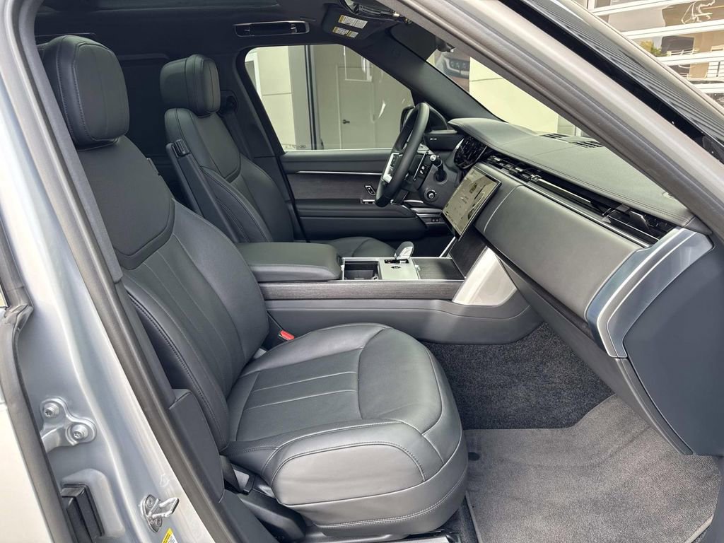 2025 Land Rover Range Rover Long Wheelbase SE