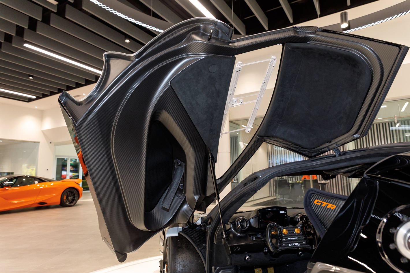 Used 2020 McLaren Senna photo 74